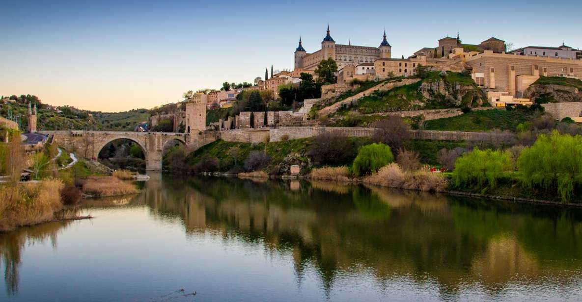 Toledo: Guided Walking Tour to Essential Monuments in Spanish - Essential Monuments