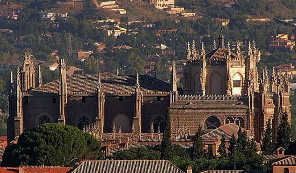 Toledo: Guided Walking Tour to Essential Monuments in Spanish - Ticket Pricing