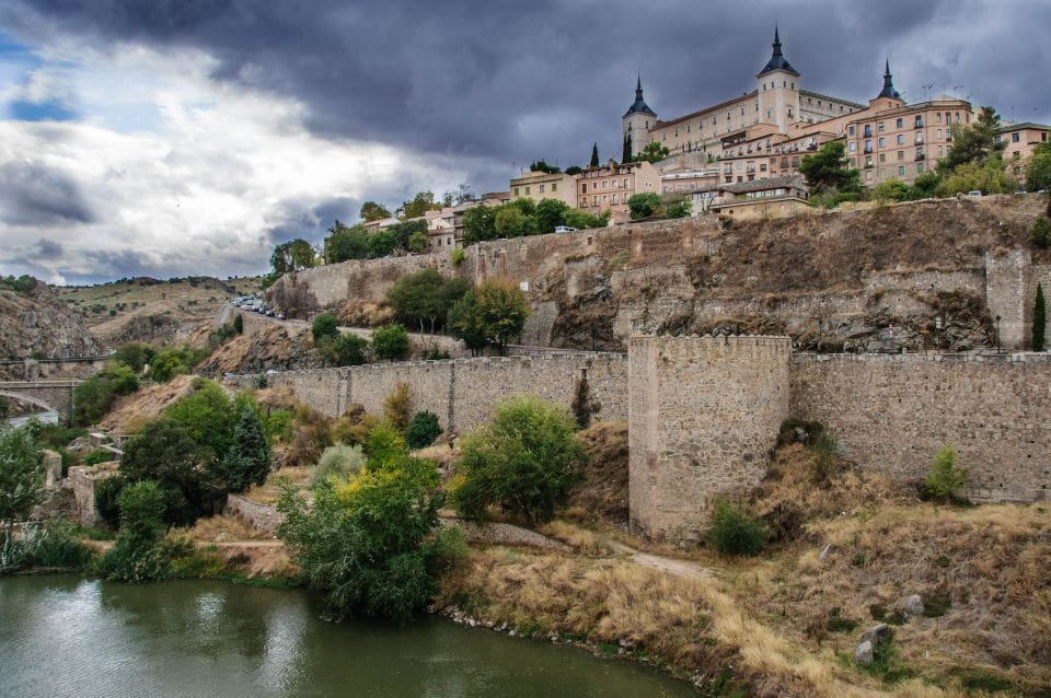 Toledo'S Gems: 3-Hr Private Tour With Expert Local Guide - Exploring Toledos Historic Center