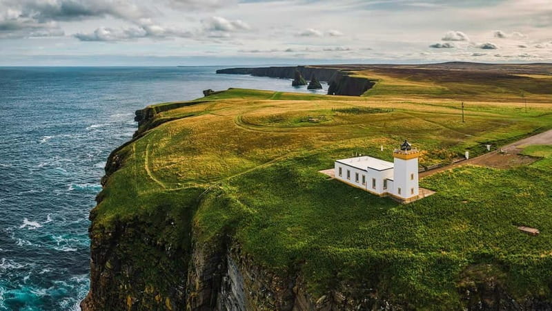 Top Of The Highlands Tour: John O' Groats, Caithness & More - Castle of Mey or Dunrobin Castle: Historic Highlights