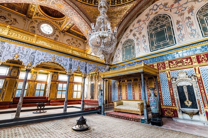 Topkapi Palace and Harem Guided tour with Skip-the-Line Tickets - A Close Look at the Tour Experience