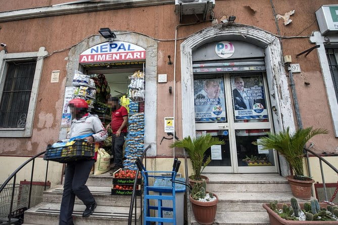 Torpignattara Photo Tour: melting pot, street art and politics - Unique and Authentic Experience