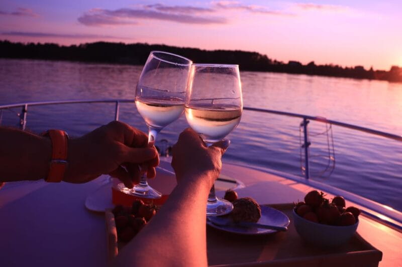 Torrevieja: Sunset onboard + Cava Cup - FAQ: Your Questions About the Sunset Cruise in Torrevieja