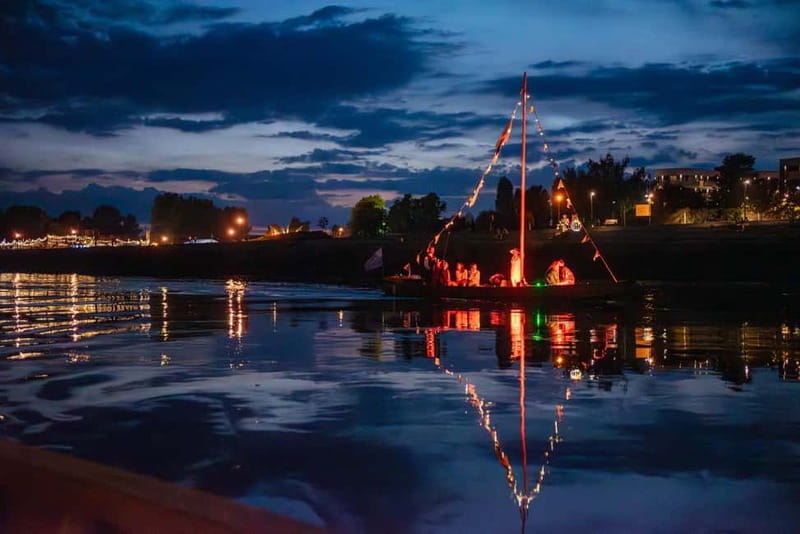 Toru: Toru at Night from a Boat on the Vistula - Key Points / Takeaways