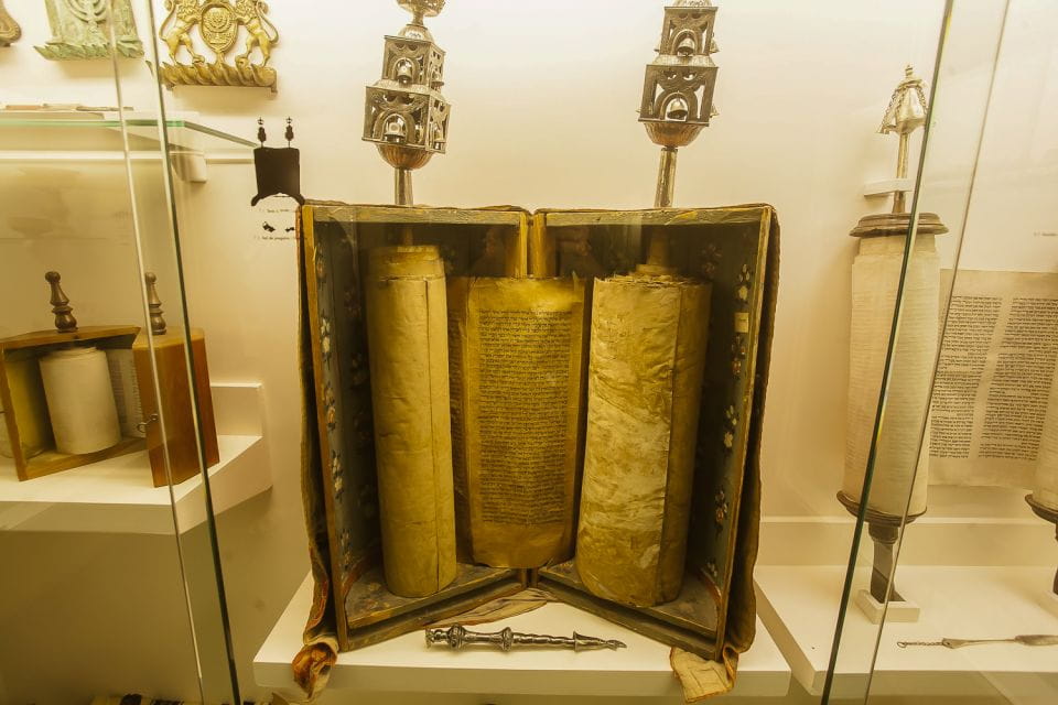 Tot Montserrat: Transport, Museum Tickets, and Lunch - Visiting the Montserrat Museum