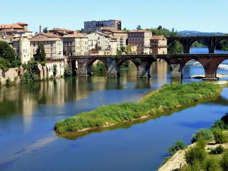Toulouse: Albi and Cordes/Ciel Day Trip with Audio Guides - Albi: A Town of Architectural Wonders
