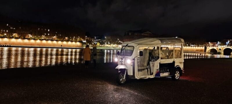 Toulouse: Electric Tuk-Tuk Tour with Photo Stops and Audio - Who Should Consider This Tour?