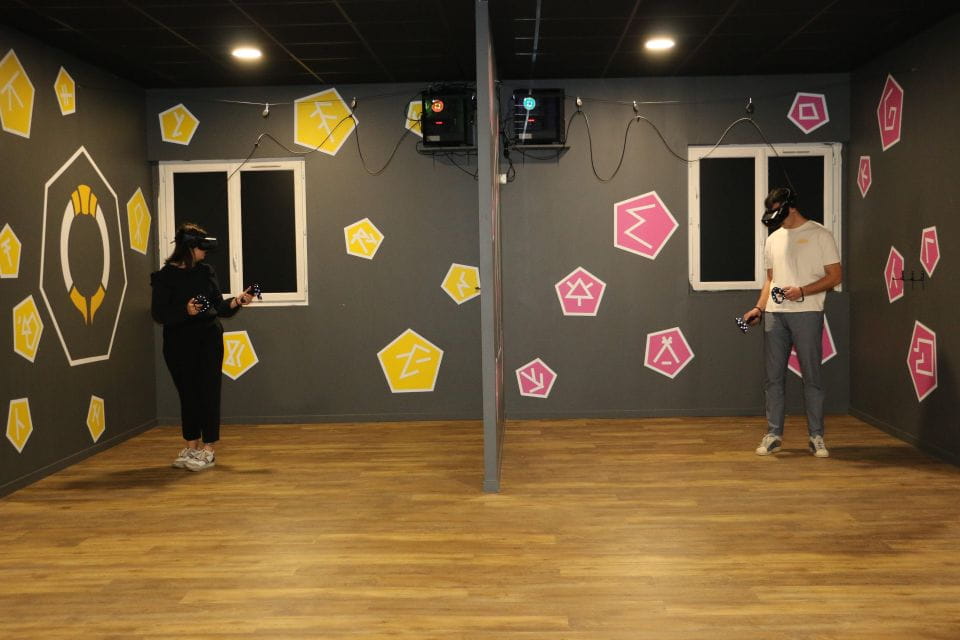 Toulouse: Virtual Reality Escape Game - Collaboration and Communication Requirements