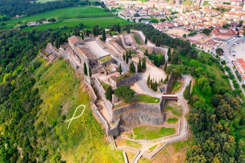 Tour Girona, Castell d'Hostalric & Roca Village - Lunch: Enjoying Catalan Flavors