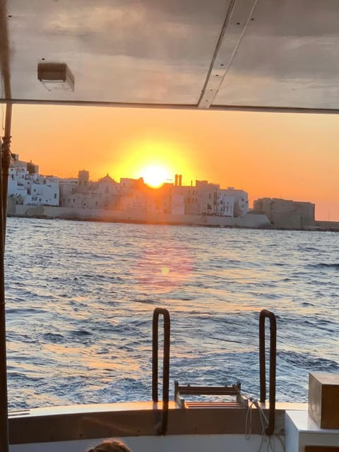 Tour in barca(Monopoli-Polignano) con sosta bagno e aperitiv - Key Points / Takeaways