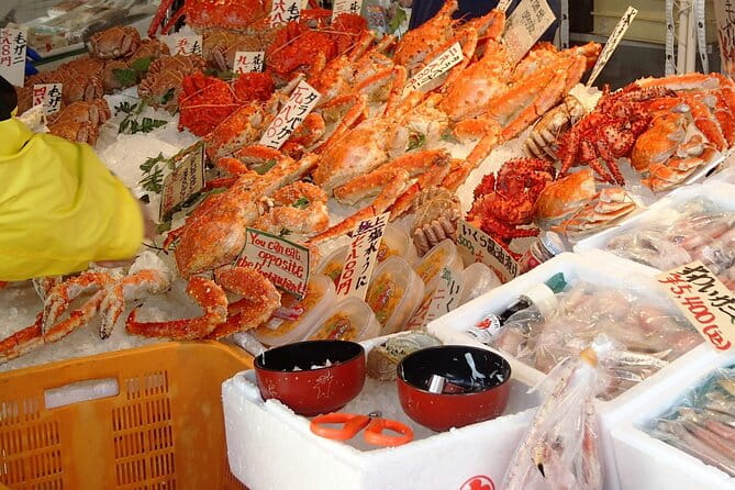 Tour in Sapporo Shrine, Fish Market and Shiroi Koibito Park - Exploring the Fish Market