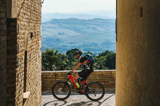 Tour in the Marche by Raffaello Sanzio: Art, Nature, Food and Wine - Practical Aspects and What You’ll Get