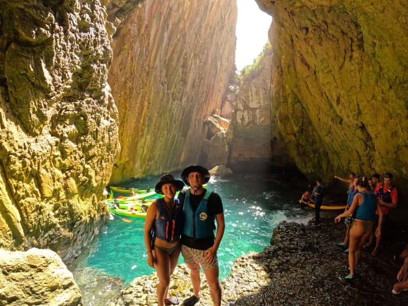 Tour kayak Moraira - Benitatxell (Cala Moraig) - Navigating the Coves and Caves—A Closer Look