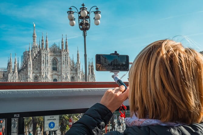Tour of Milan by open bus, valid for 3 days - Starting Point: Piazzo del Duomo and the Central Hub