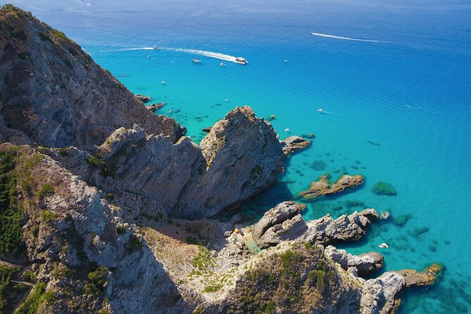 Tour of the Coast of the Gods by Boat, 3 Hours With Aperitif Included - Tour Capacity