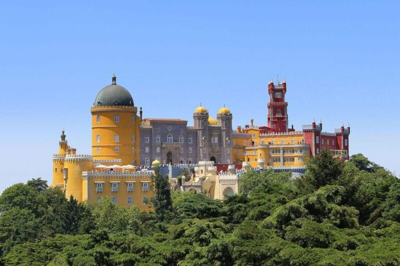 Tour Palácio da Pena, Azenhas do Mar, Cabo da Roca e Cascais - Strolling Through Sintra’s Historic Center