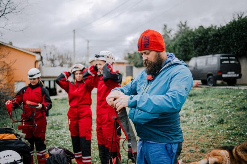 TOUR THE UNDERGROUND WITH NO EXPERIENCE REQUIRED Abseil tour - Exploring the Underground Fortress: A Deep Dive