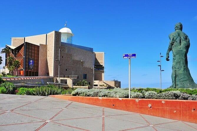 Tour to Mogán, La Aldea & Las Canteras - Big Island tour - Entering Gran Canaria’s Contrasting Landscapes