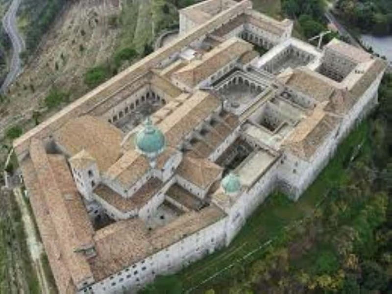 Tour to the Royal Palace of Caserta and Monte Cassino: with Guide and Tickets Included - Journey to Monte Cassino: A Mountain of Memories