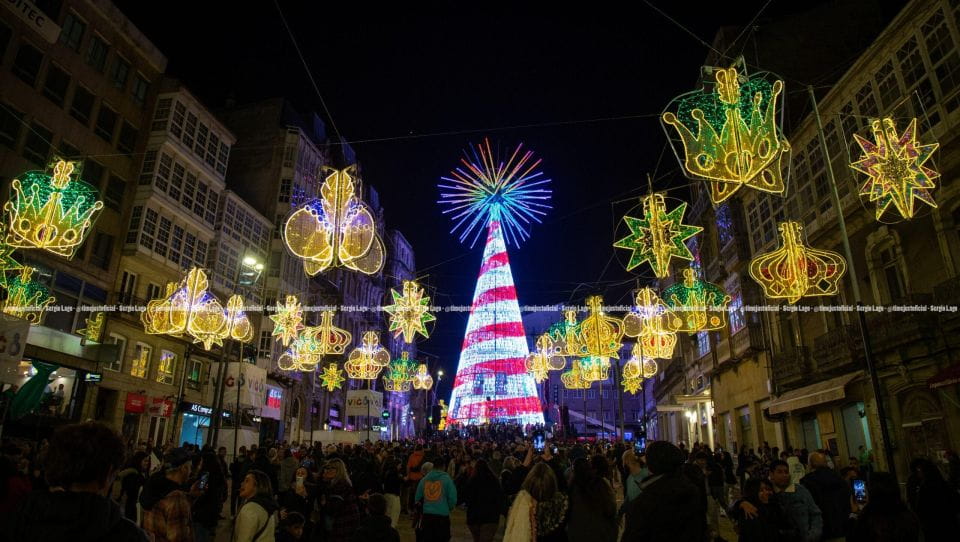 Tour to Vigo Christmas Lights Plus Pontevedra Including Boat - Itinerary Highlights