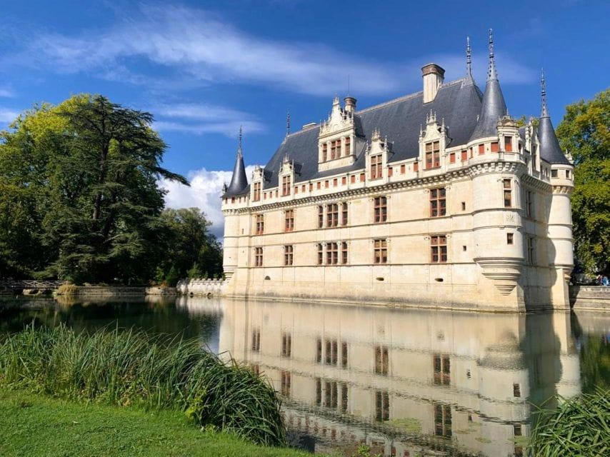 Tours: Chateaux Azay-le-Rideau and Villandry Morning Tour - Château Dazay-Le-Rideau