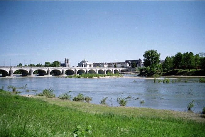 Tours: Private Walking Tour of the Historical Center - Entering Tours’ Historic Heart