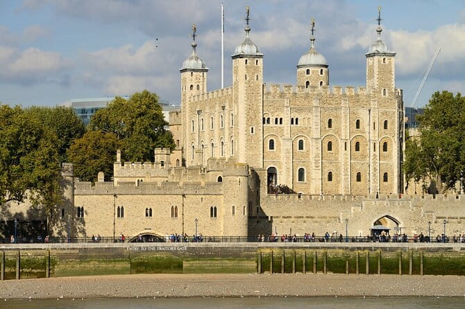 Tower of London Crown Jewels and English Royal History Tour - Exploring the White Tower and Its Secrets