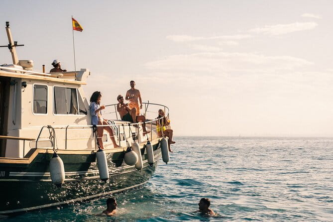Traditional Boat Sailing Tour from Port of Palma - FAQ