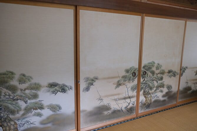 Traditional Japanese Food Tour With a Food Expert - Accessibility and Participation