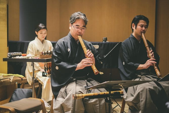 Traditional Japanese Music ZAKURO SHOW in Tokyo - Skilled Musicians and Traditional Instruments
