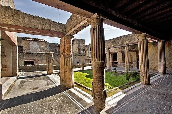Tramvia Napoli: Transfer to Herculaneum Ruins + Vesuvius - Exploring the Experience in Detail