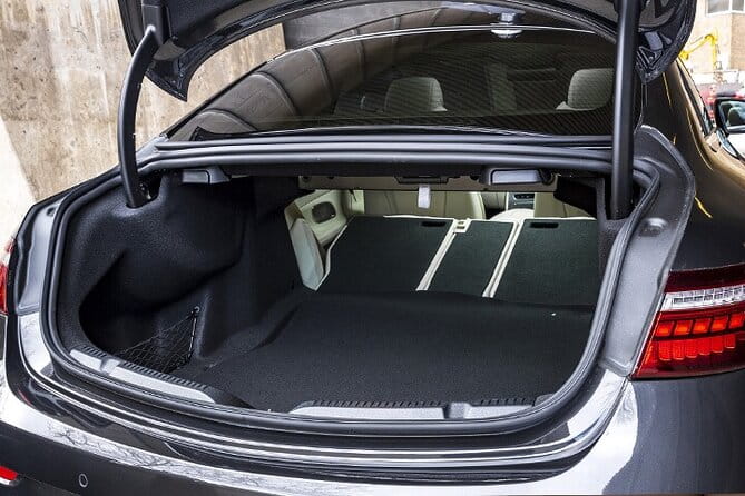 Transfer from Heathrow Airport LHR to Central London by Sedan - Entering the World of London with Style and Ease