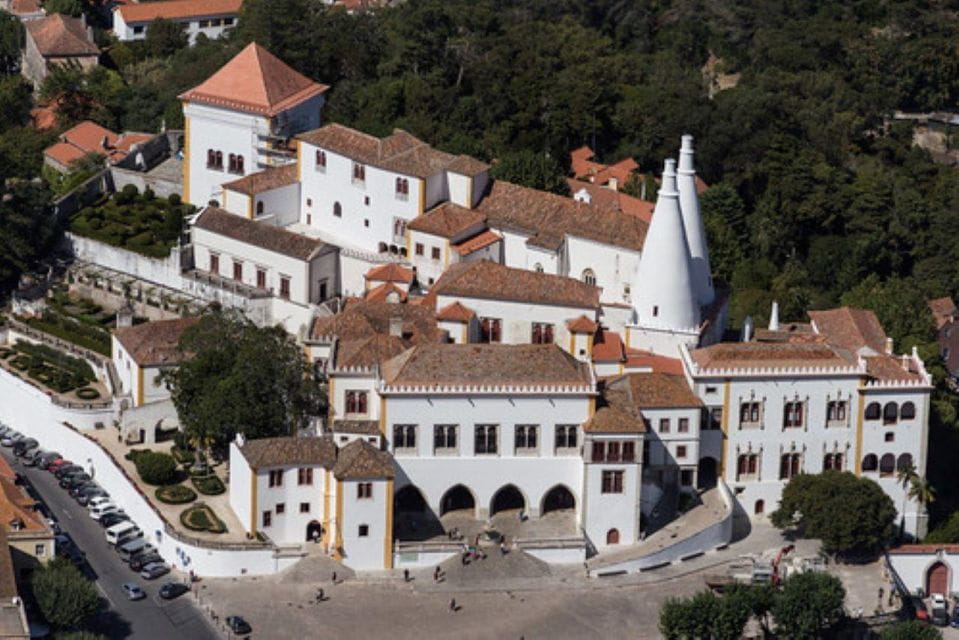 Transfer From Lisbon Airport to Sintra Sedan - Travel Duration and Flexibility