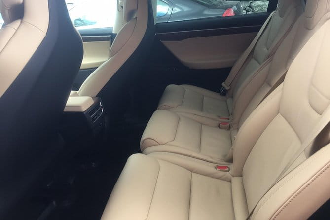 TRANSFER, LUXURY CAR 1-3 PAX: Bergen airport transfer - Experience a Stress-Free Arrival or Departure in Bergen