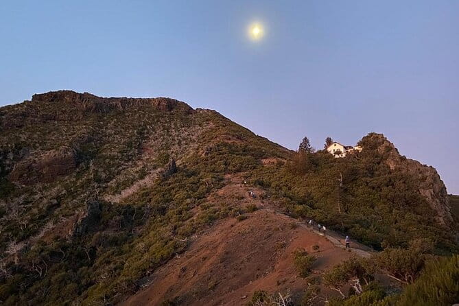 Transfer to Picos da Madeira - Pico do Arieiro and Pico Ruivo - What to Expect and What Not to Miss