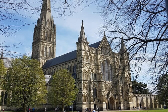 Transfers between Southampton and London via famous attractions - Who Should Consider This Experience?