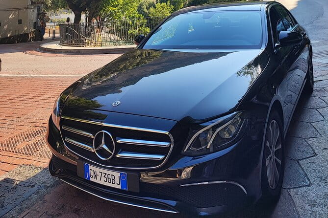 Trasferimento privato da Napoli ad Amalfi o Positano o viceversa - Exploring the Scenic Coast in Style