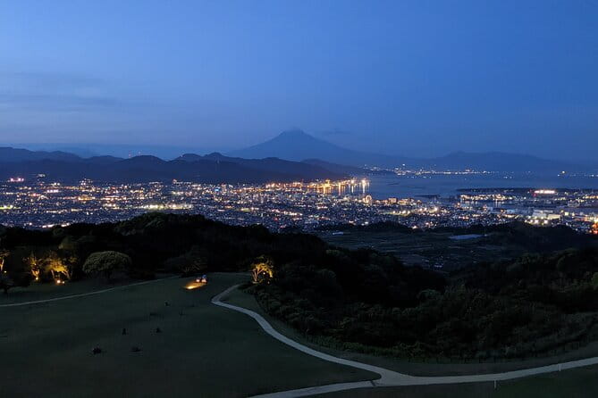 Travel Back in Time to the Showa-Era Oden Street/V-G - Identifying the Tour Staff and Location