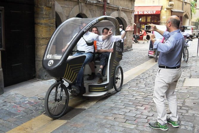 Treasure hunt in a Pedicab tour of Lyon - Presqu’île and City Highlights