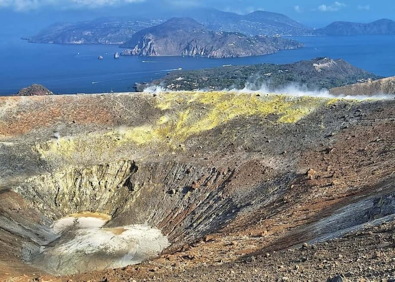 Trekking to discover the Great Crater of Vulcan - Discovering Vulcano: An Authentic Volcanic Adventure