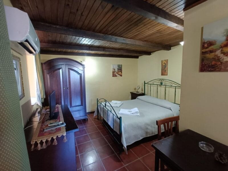 Trekking,room,tastings,dinner - Taste of Sicily: Wines and Artisanal Products