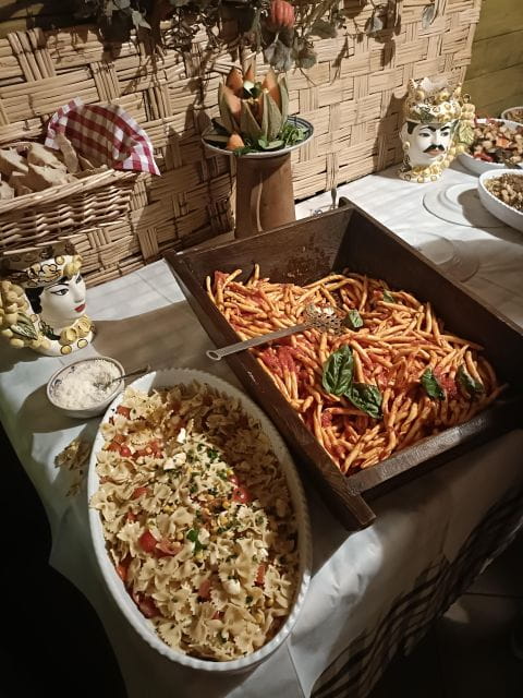 Trekking,room,tastings,dinner - Price and Logistics