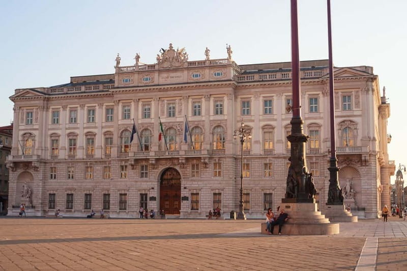 Trieste: Express Walk with a Local in 60 Minutes - How the Tour Is Structured and What You’ll See