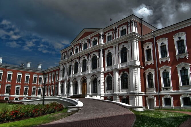 Trip to the Hill of Crosses & a Charmed Jelgava From Riga - Exploring the Hill of Crosses