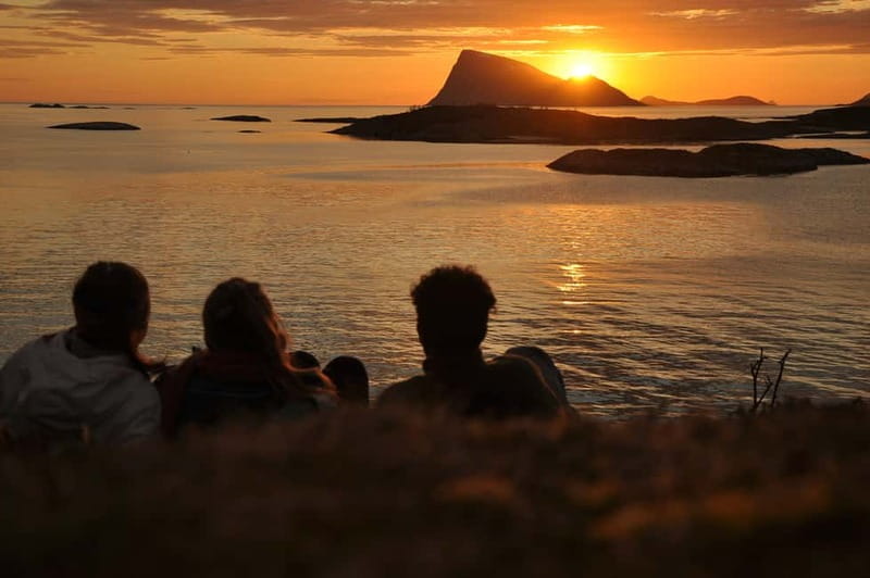 Tromsø: Midnight Sun, Campfire, Beach, Evening Tour - Practical Details and Considerations