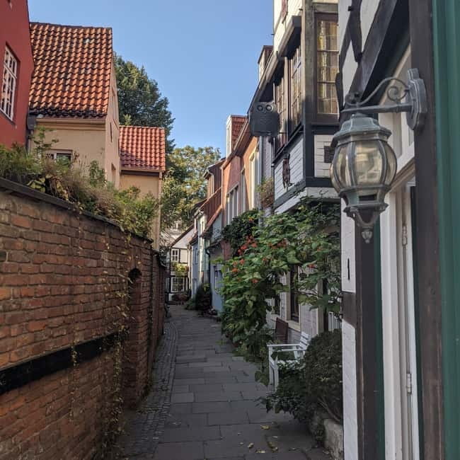 Truth or lie? A special tour in Bremen's Old town (groups) - Logistics and Practical Tips