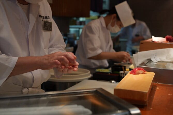 Tsukiji Market Eating Tour, Authentic Sushi & Sake Comparison - Traveler Feedback and Ratings