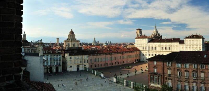 Turin: Private City Walking Tour with Chocolate Shop Tasting - Discovering Turin’s Architectural Beauty