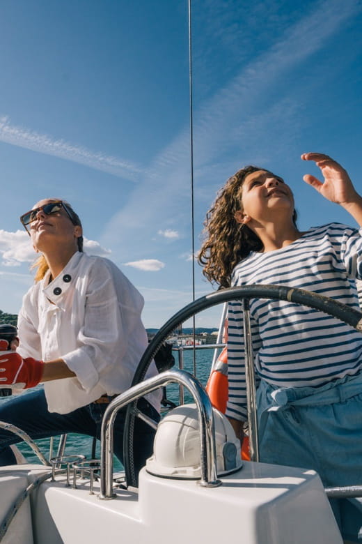 Two Hour Luxury Sailing Experience with Open Bar - Detailed Itinerary Breakdown