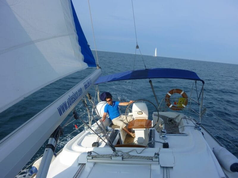Two Hour Luxury Sailing Experience with Open Bar - Frequently Asked Questions